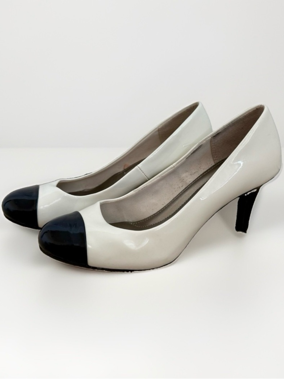 Comfort Plus Predictions Black White Cap Toe Pumps Heels Size 7W Wide